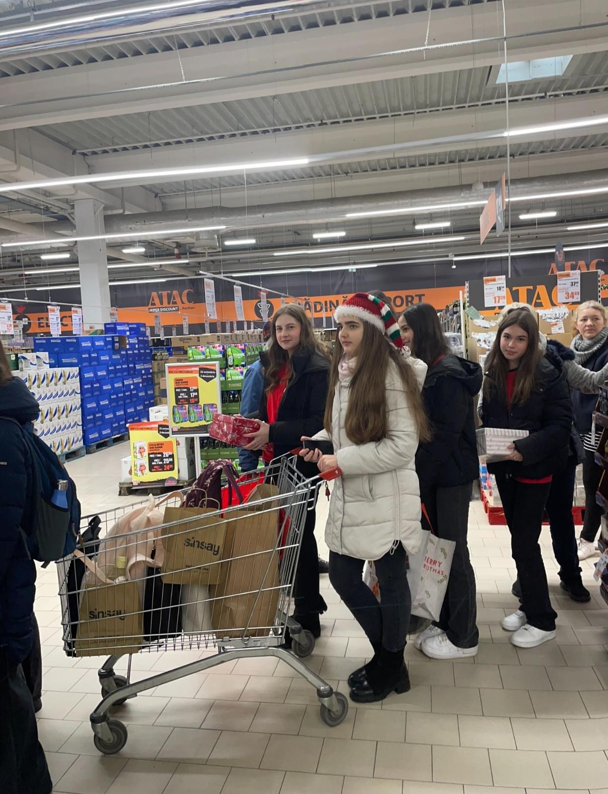 FOTO. ,,Un brăduț, o bucurie” proiect ajuns la a șasea ediție