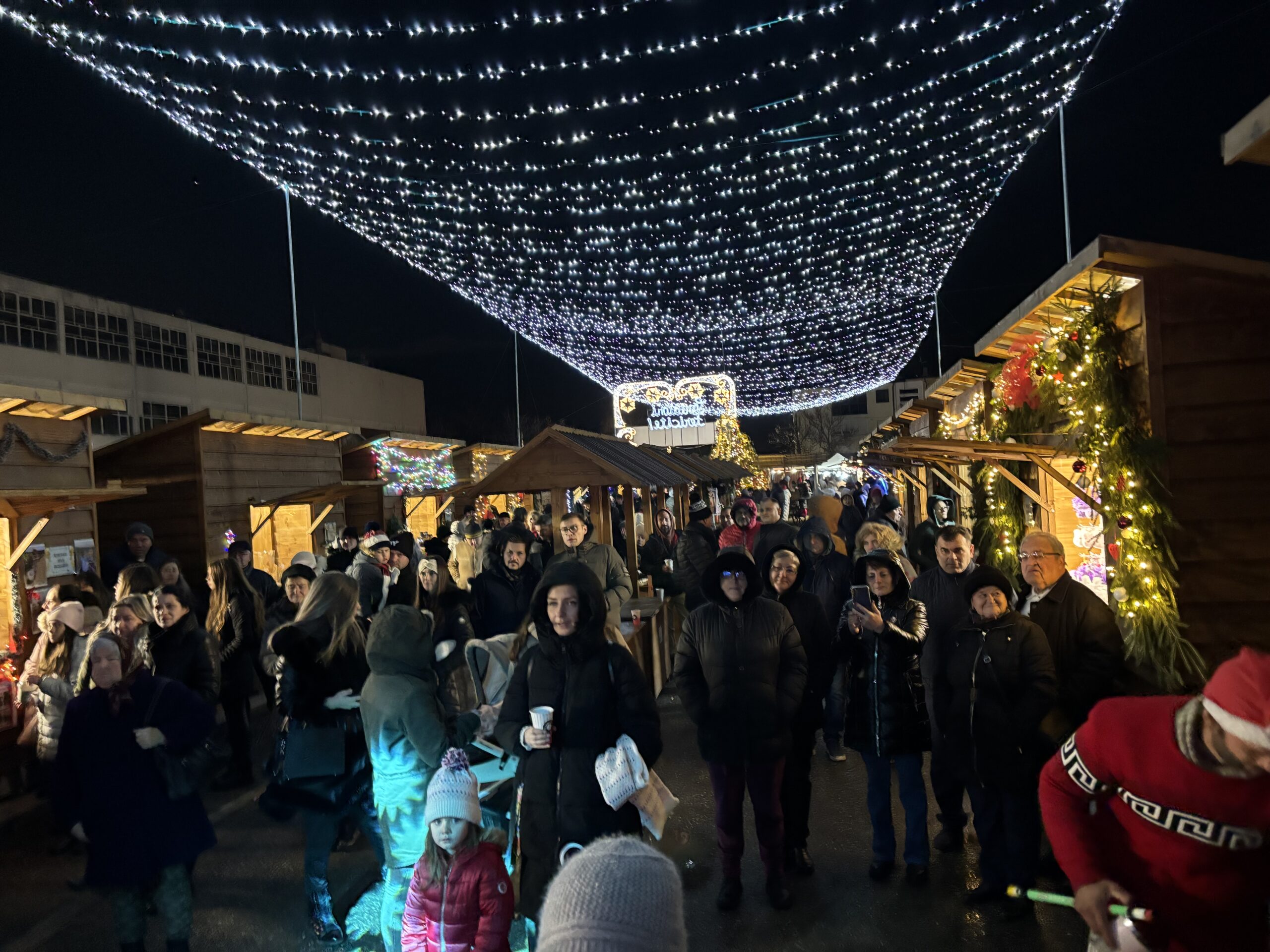 FOTO. Târgul de Crăciun al producătorilor locali din Ardud - o sărbătorea pentru întreaga comunitate