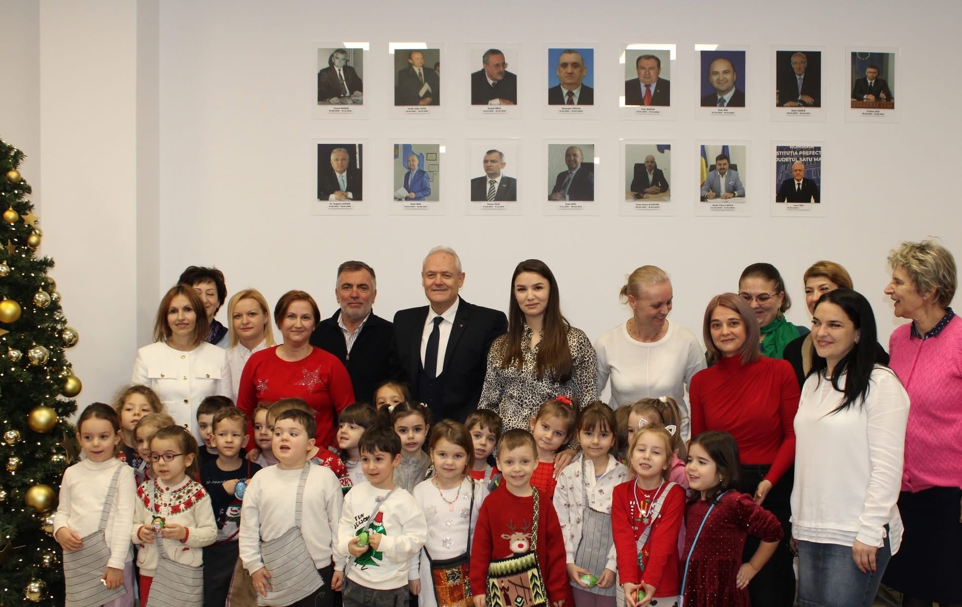 FOTO. Ultimii colindători din această săptămână la Instituția Prefectului Satu Mare