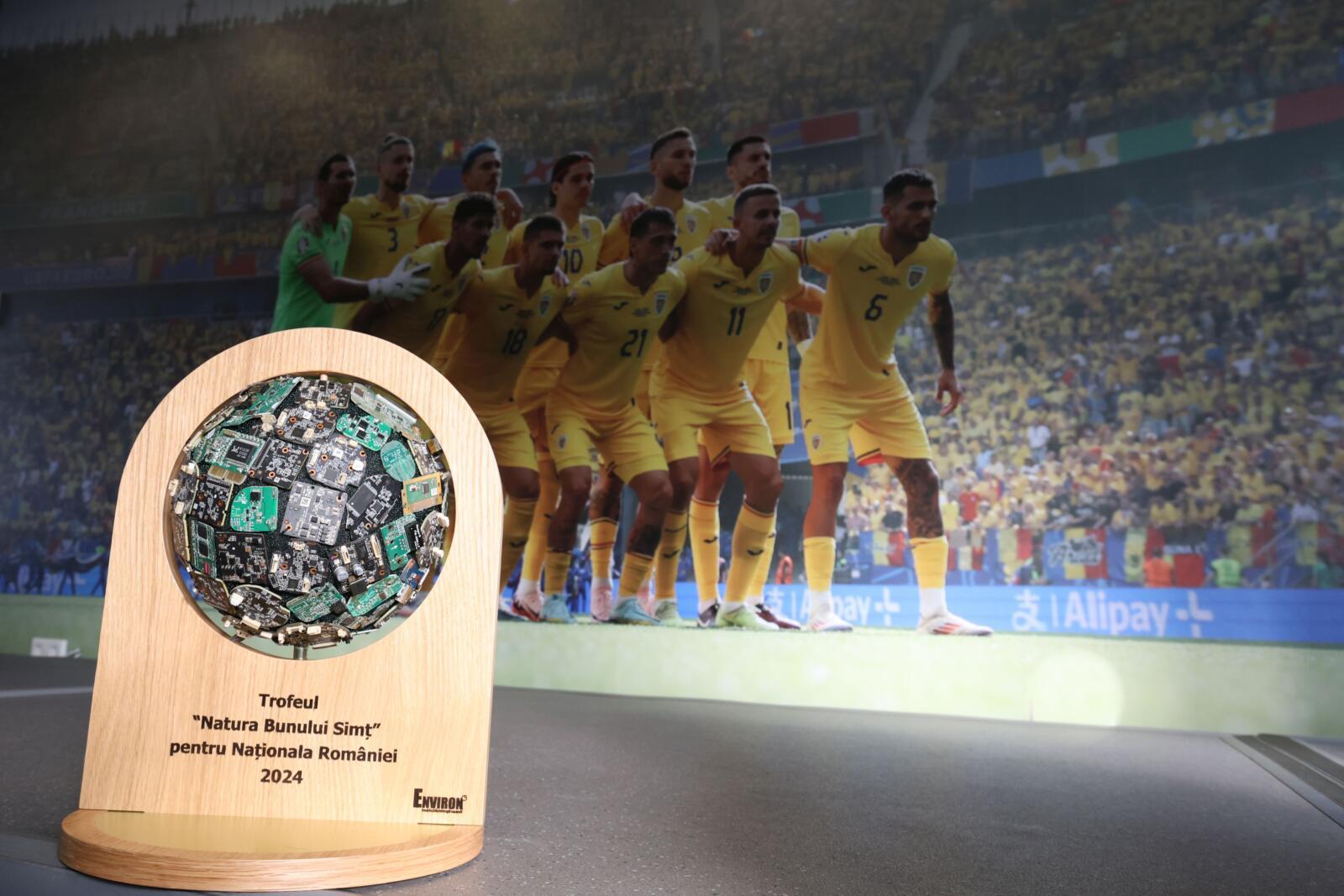 Echipa națională de fotbal a României, premiată cu trofeul “Natura Bunului Simț” pentru comportamentul civilizat din acest an