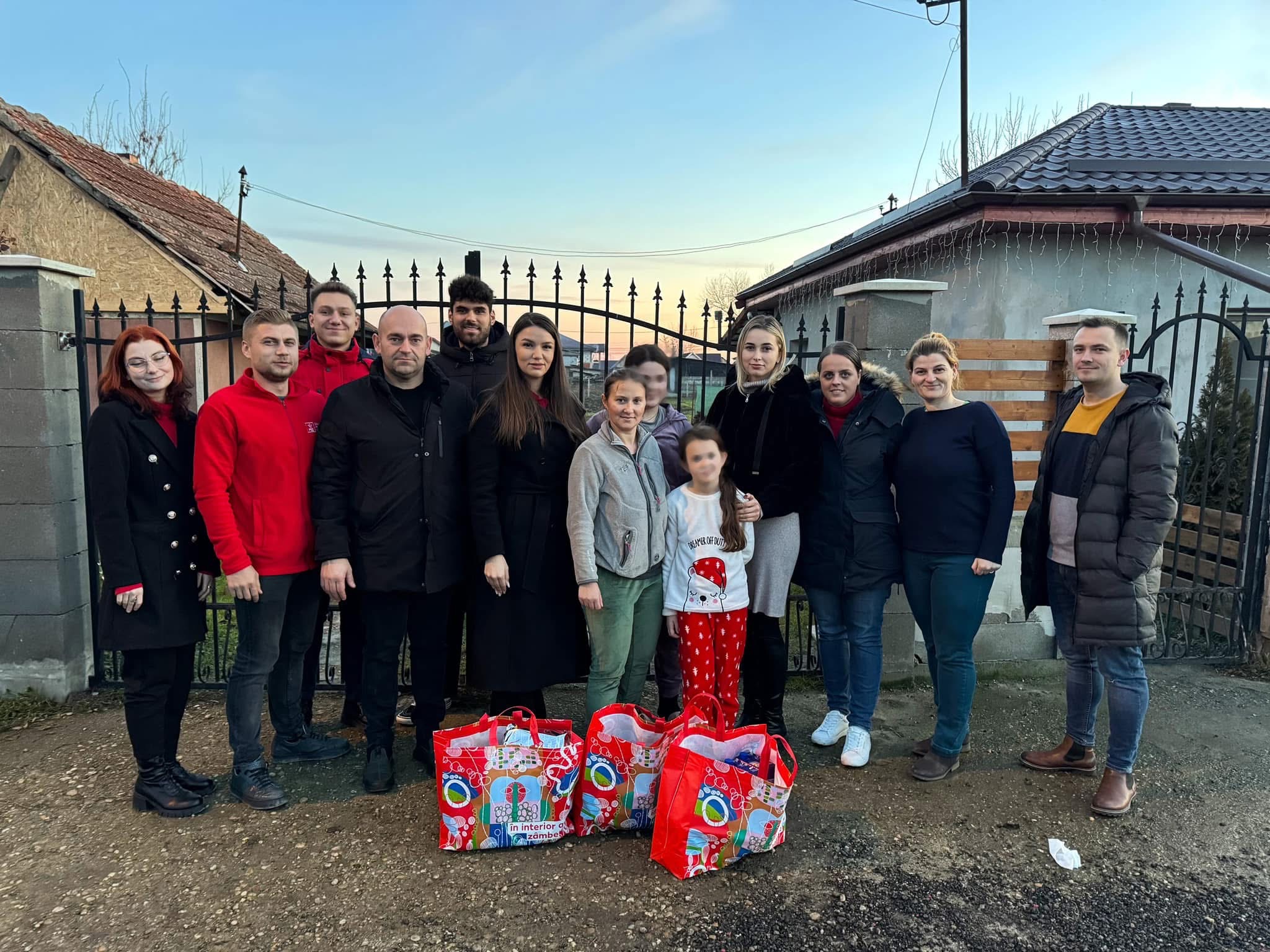 FOTO. Gest de solidaritate făcut de TSD Satu Mare în prag de sărbători ,, Crăciunul este despre a împărtăși mai mult decât daruri – este despre a oferi speranță, căldură și grijă.”