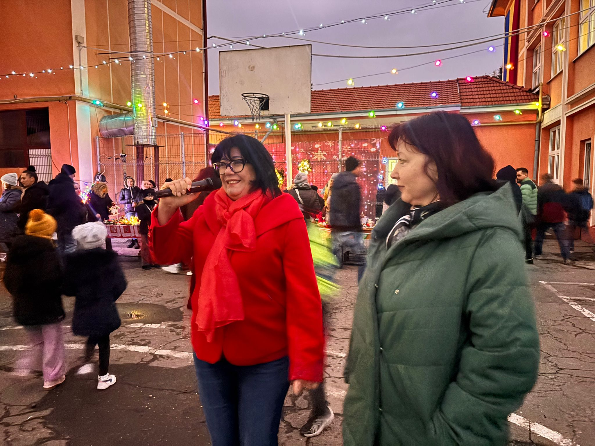 Târgul de Crăciun de la Școala Gimnazială „Mircea Eliade” din Satu Mare, un eveniment plin de lumină, tradiție și generozitate