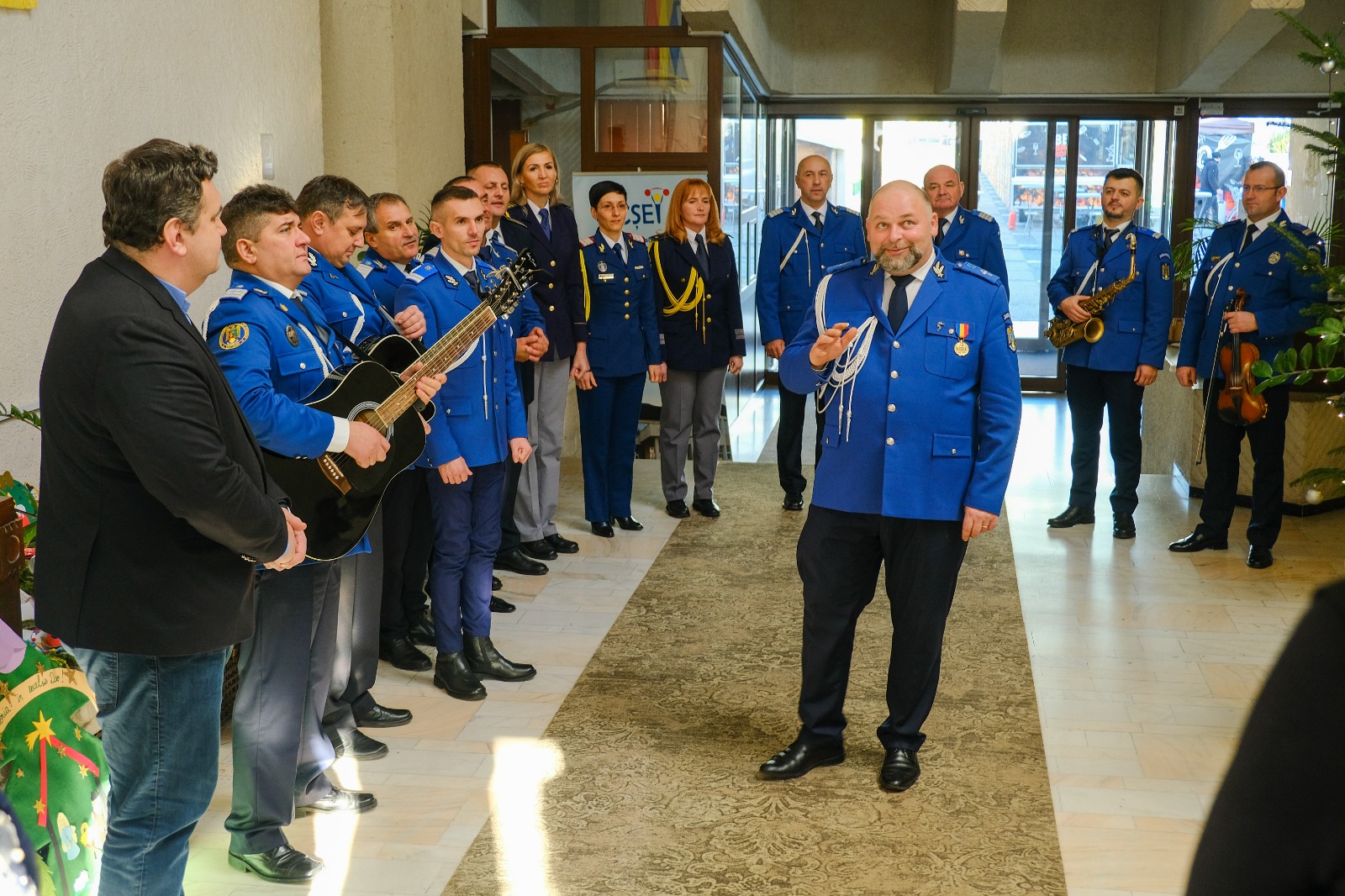 Colindele de Crăciun aduc un mesaj de unitate și solidaritate la Consiliul Județean Satu Mare