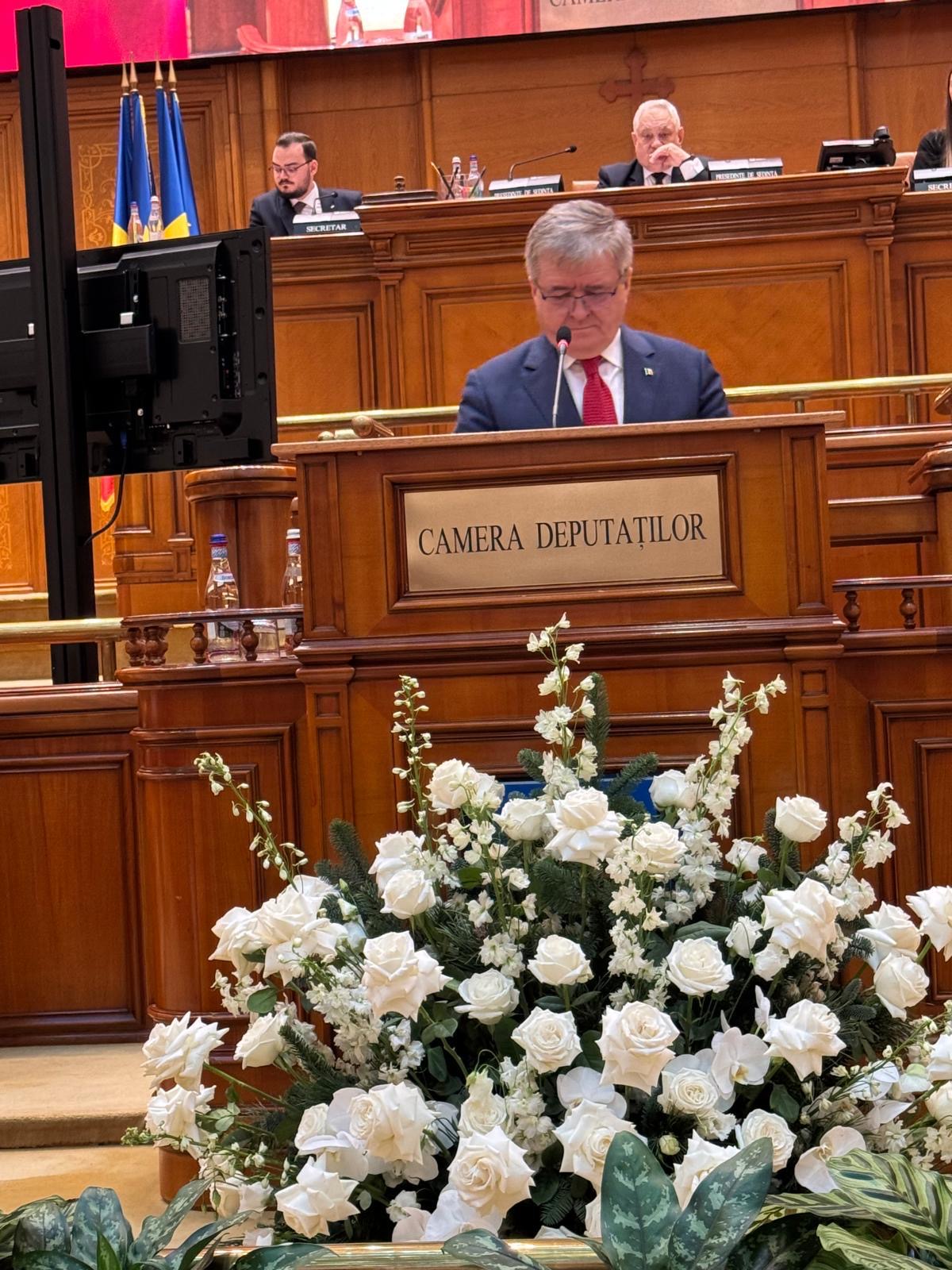 FOTO. Noii parlamentari depun jurământul. Deputatul PSD, Mircea Govor, a rostit jurământul de credință față de țară și popor.