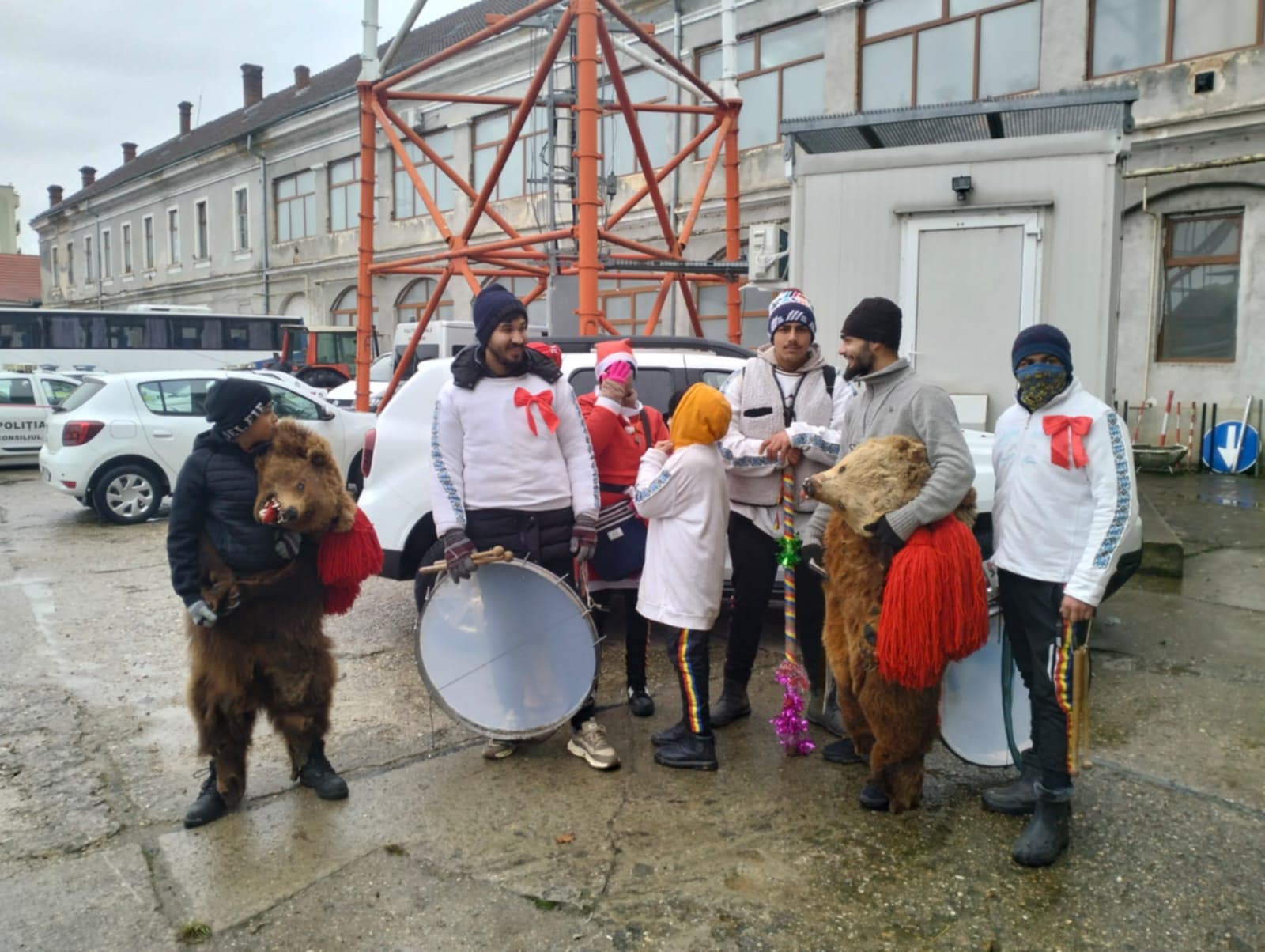 FOTO. ”Colindători” gălăgioși, amendați la Satu Mare. Expediați spre Bacău