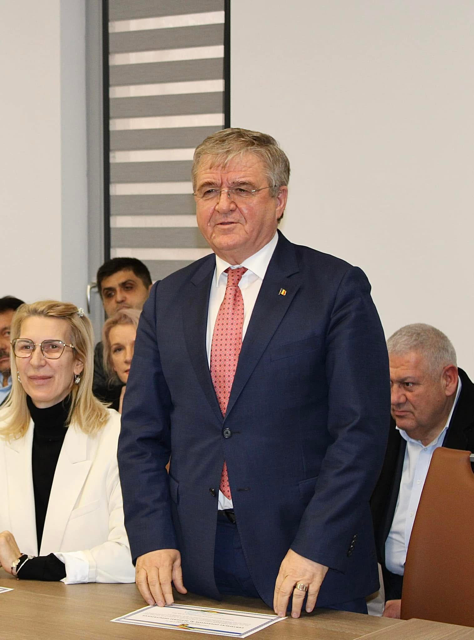 Satu Mare pe primul loc. În cadrul unei festivități solemne organizate la Instituția Prefectului, Mircea Govor a primit certificatul doveditor al mandatului de deputat