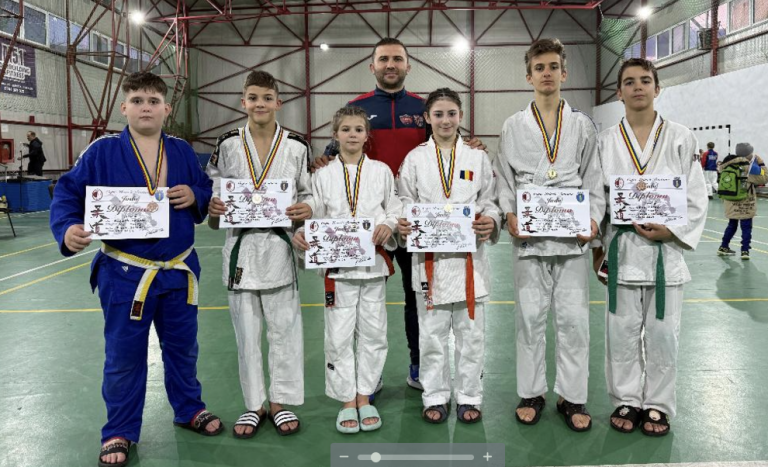 Judoka pregătiți de Marian Halas pe podium la Sântana