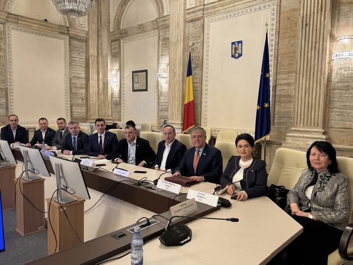 Deputatul PSD, Mircea Govor, ocupă funcția de 𝐯𝐢𝐜𝐞𝐩𝐫𝐞ș𝐞𝐝𝐢𝐧𝐭𝐞 𝐚𝐥 𝐂𝐨𝐦𝐢𝐬𝐢𝐞𝐢 𝐩𝐞𝐧𝐭𝐫𝐮 𝐁𝐮𝐠𝐞𝐭, 𝐅𝐢𝐧𝐚𝐧ț𝐞 ș𝐢 𝐁ă𝐧𝐜𝐢 𝐝𝐢𝐧 𝐂𝐚𝐦𝐞𝐫𝐚 𝐃𝐞𝐩𝐮𝐭𝐚ț𝐢𝐥𝐨𝐫!