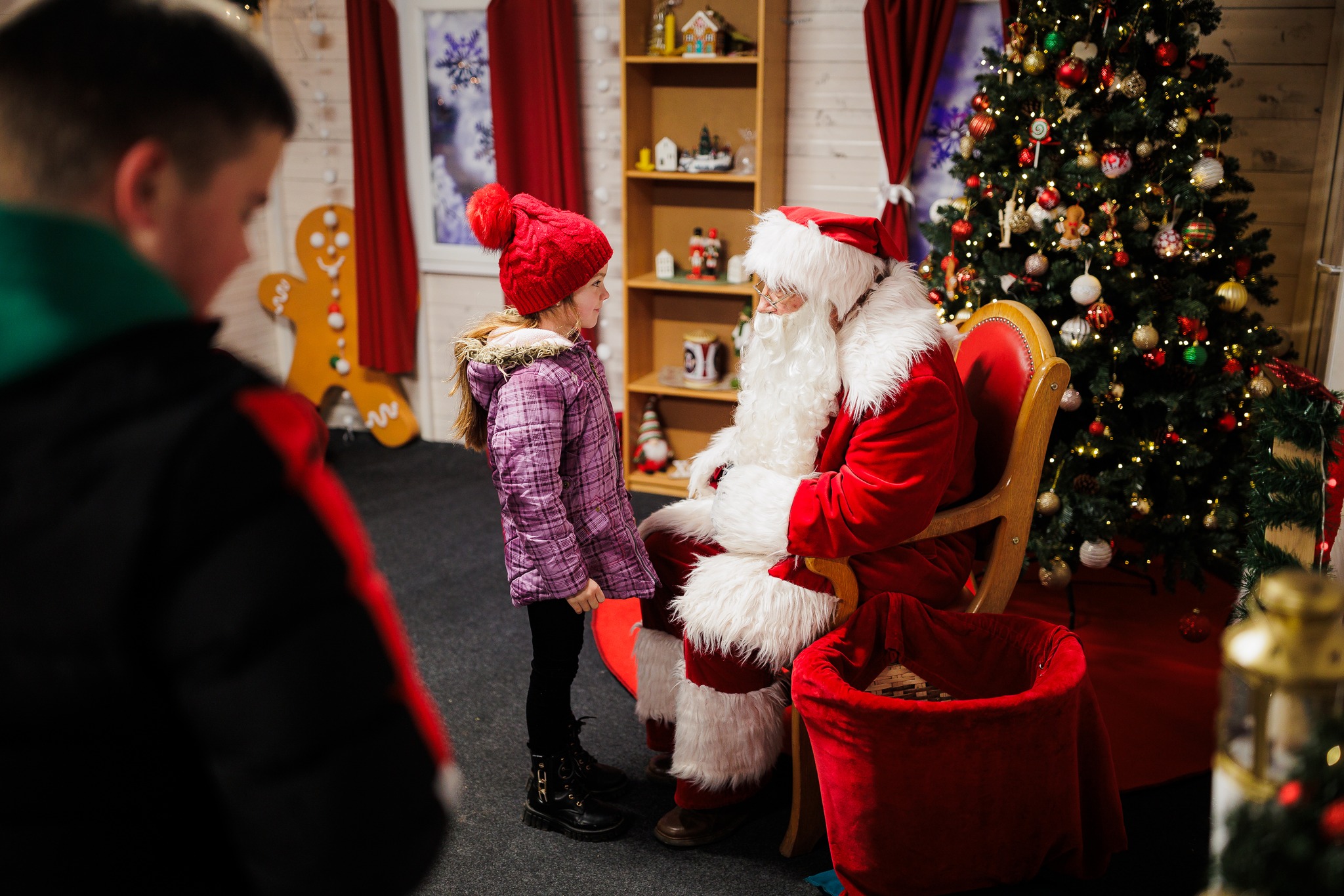 Moș Crăciun îi așteaptă pe cei mici la Târgul de Crăciun din Satu Mare