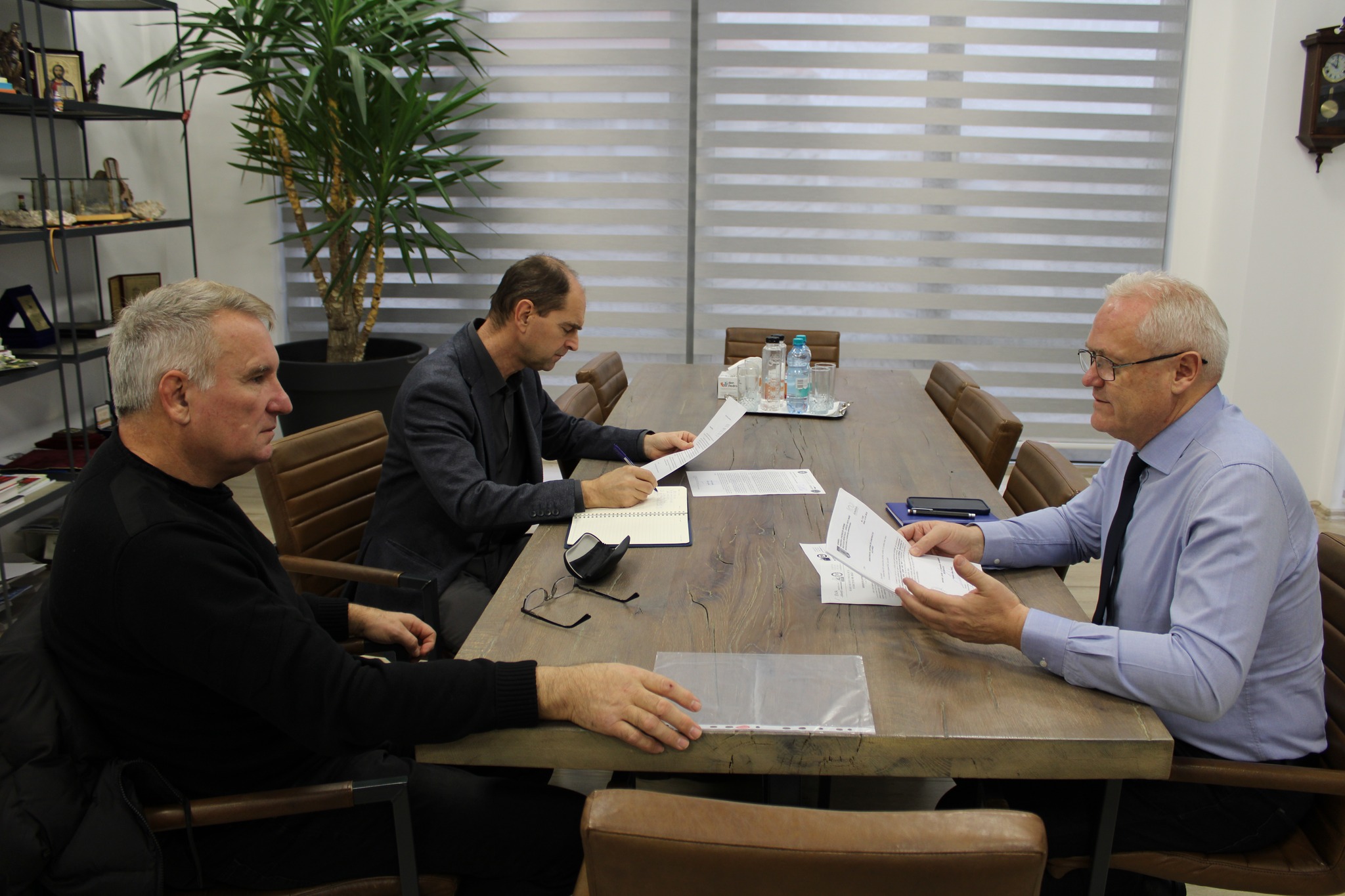 Cetățean din satul Bicău solicită prefectului reanalizarea lucrărilor la DC24 din comuna Pomi