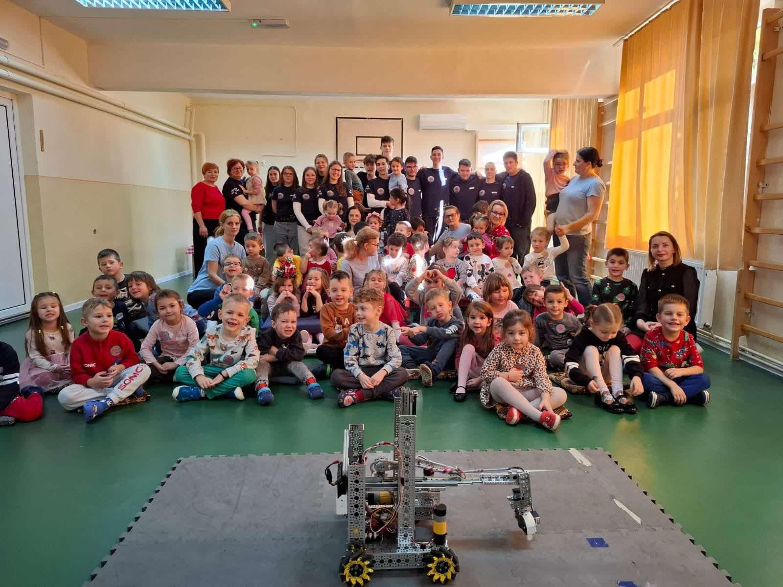 Echipa de Robotică “Star Tech FTC Ro 151”, în vizită la Grădinița “14 Mai”