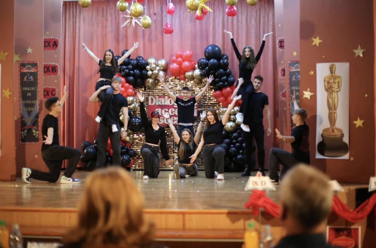 Concursul "Dialog pe aceaşi scenă". Talent, creativitate, frumuseţe şi excelenţă la Colegiul Naţional "Ioan Slavici"