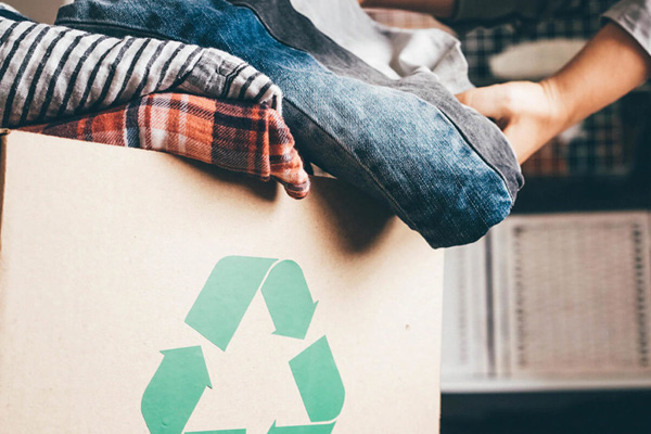 Colectarea separată a deșeurilor textile devine obligatorie în România din 2025