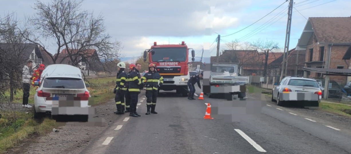 Accident cu victime în județ. O mamă și fiul ei, la spital
