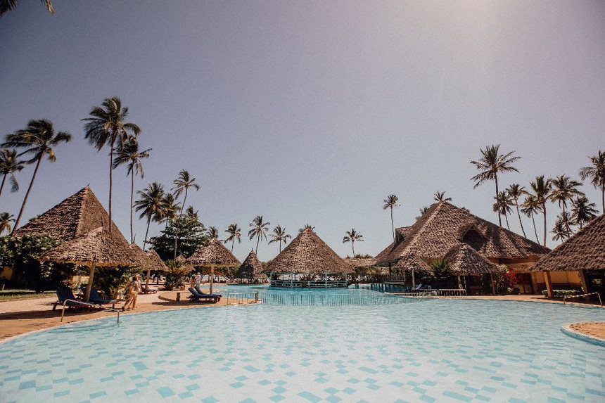 „Mega țeapă de Revelion”. Poliția Satu Mare investighează un caz de înșelăciune în domeniul turismului