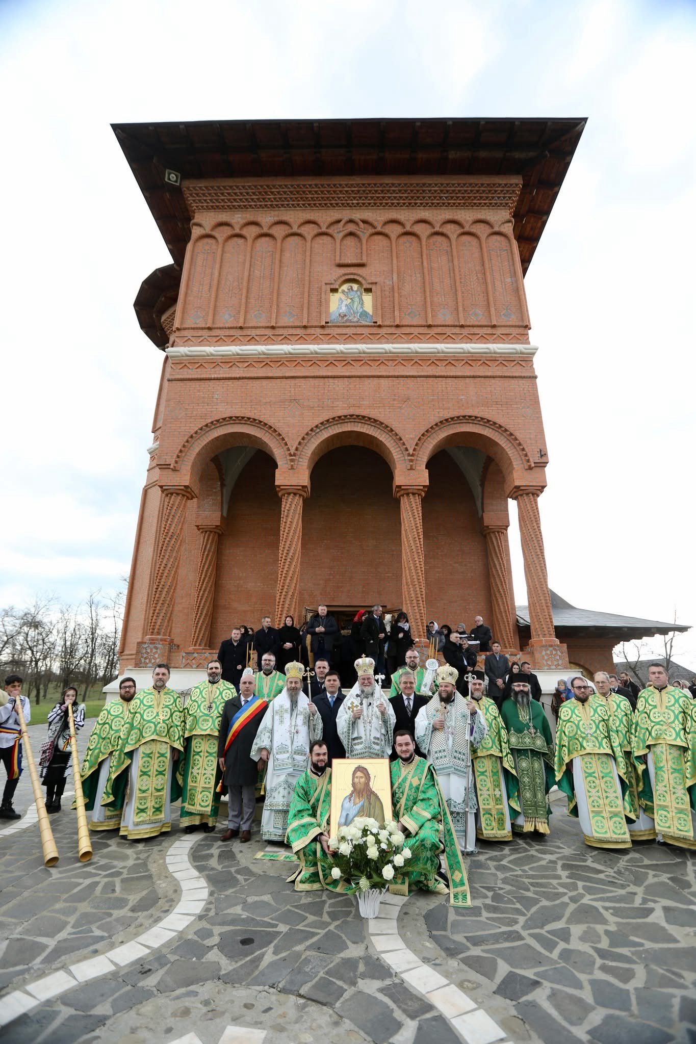 FOTO. Slujire la Mănăstirea „Nașterea Sfântului Proroc Ioan Botezătorul” din Scărișoara Nouă, cu ocazia hramului de iarnă