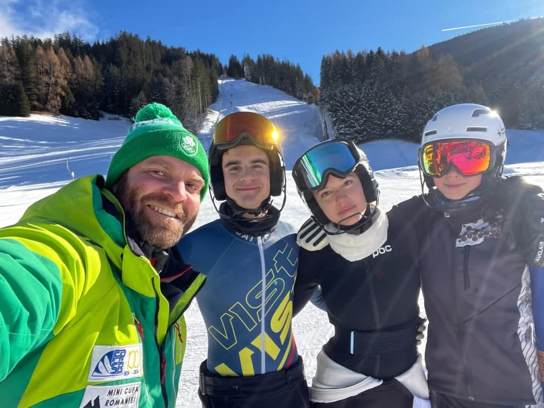 FOTO. România, pe podium la Campionatul Național de schi alpin pentru Juniori în Italia