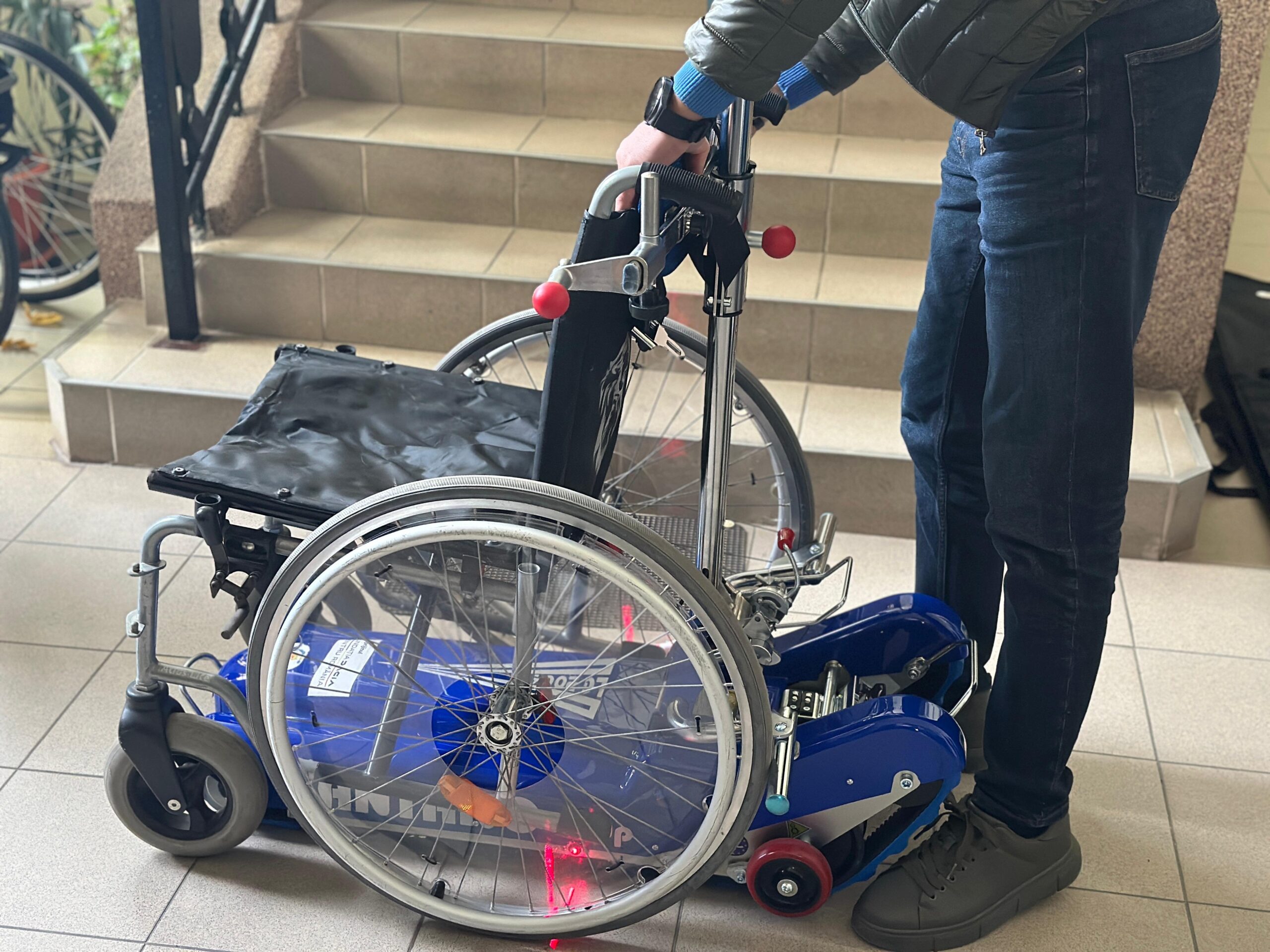 Asociația Club Sportiv Caiac SMile din Satu Mare a achiziționat trei elevatoare și rampe pentru persoanele cu dizabilități