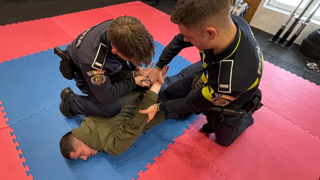 FOTO. Pregătirea profesională continuă a polițiștilor, o condiție esențială pentru misiuni în siguranță