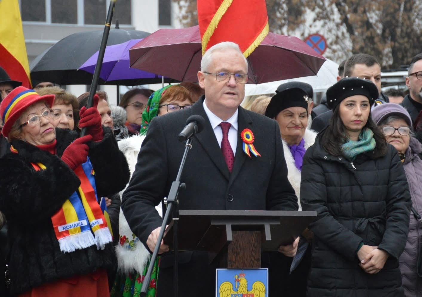 Prefectul Ioan Tibil: ”Intonarea Imnului Național nu s-a realizat dintr-un  regretabil incident de natură tehnică”