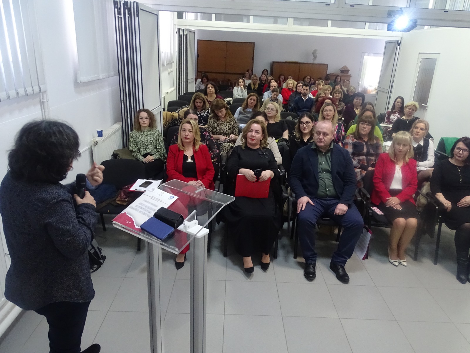 Dezbaterea „Perspective didactice în predarea textelor eminesciene” – un succes al dialogului educațional 