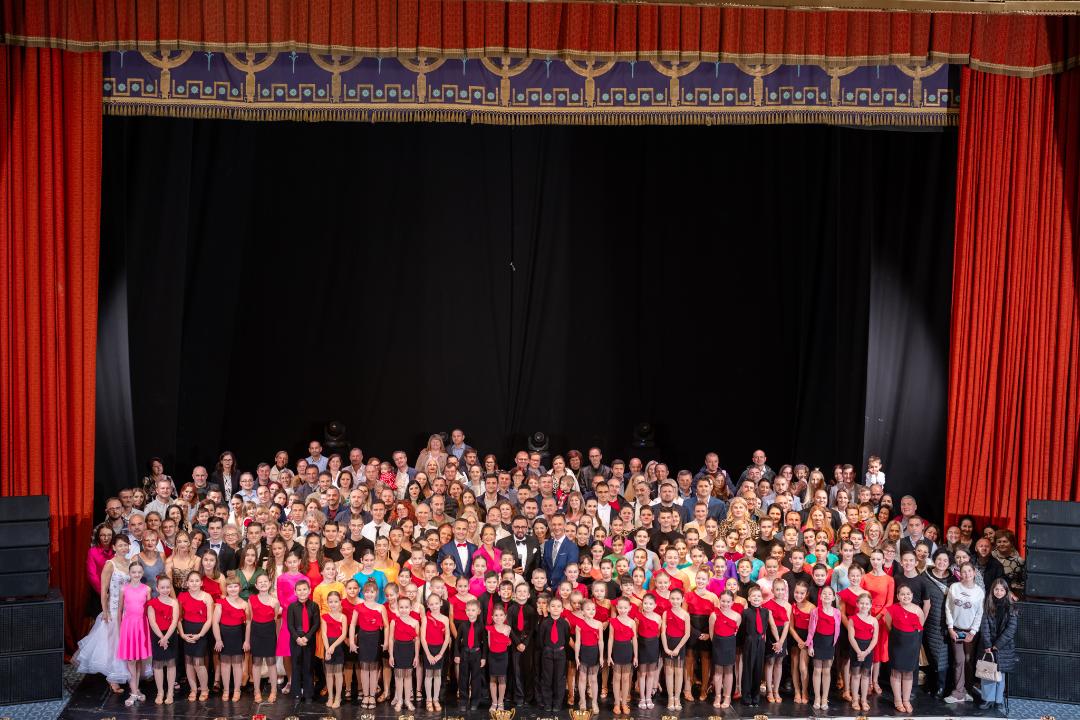 Un an 2024 de poveste pentru LOGA DANCE SCHOOL! Peste 240 de medalii cucerite de elevii școlii de dans din Satu Mare!