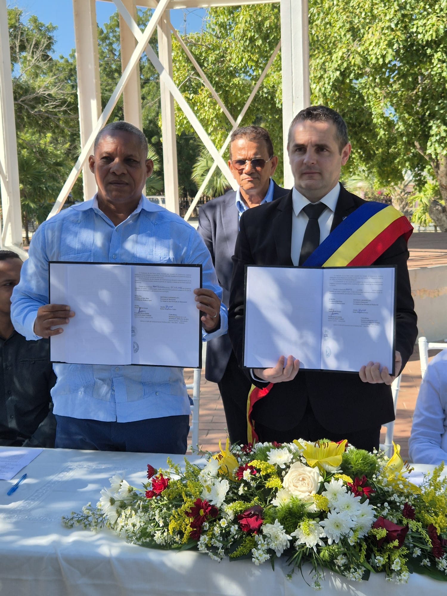 FOTOGALERIE. Un moment istoric: comuna Medieșu Aurit s-a înfrățit cu un oraș din Republica Dominicană