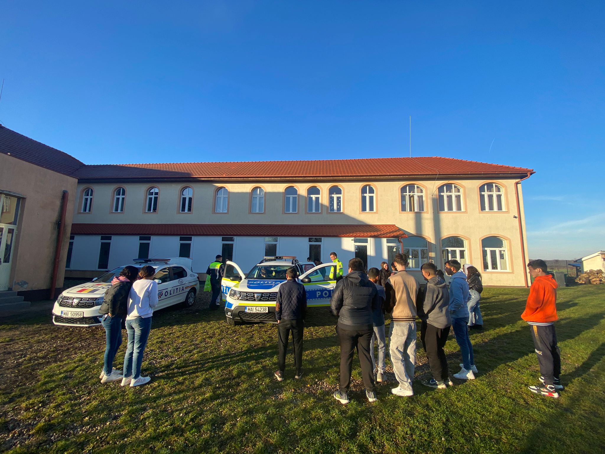 INCIDENT ȘOCANT. Copil de clasa a II-a, amenințat cu CUȚITUL  de un coleg