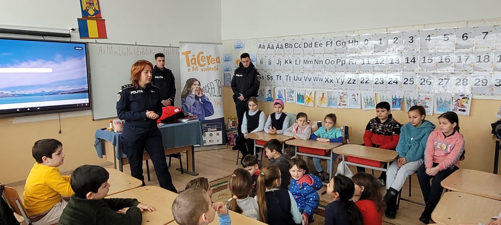 Siguranța copiilor  pe internet în atenția polițiștilor de siguranță școlară