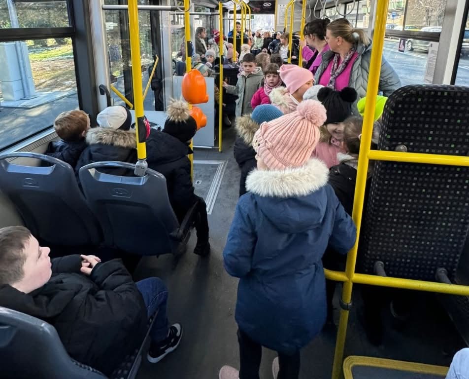 Abonamente gratuite pentru copii care călătoresc cu autobuzele Transurban