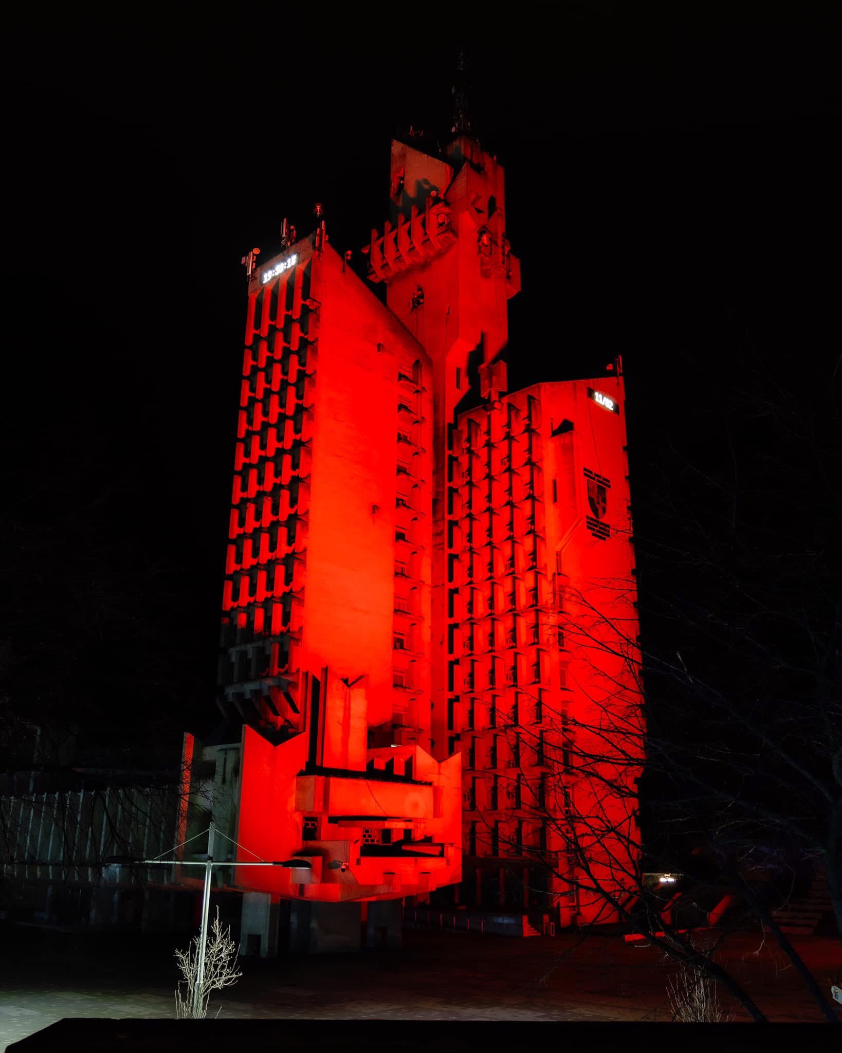 Ziua Europeană a Numărului de Urgență 112 marcată la Satu Mare prin iluminarea în roșu a Palatului Administrativ