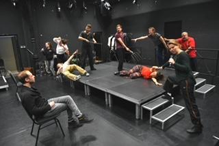 Trupa Harag György repetă două spectacole în paralel