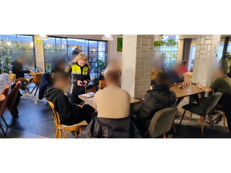 FOTO. Razii de proporții în baruri. Elevii, cei vizați