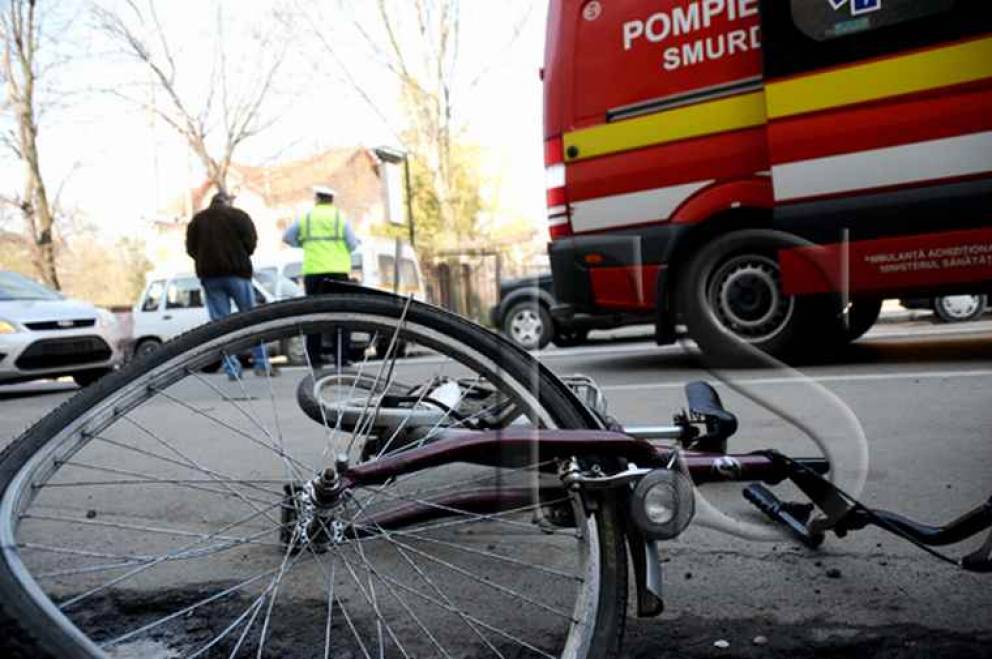 Accident grav lângă Satu Mare. Biciclist, transportat la spital
