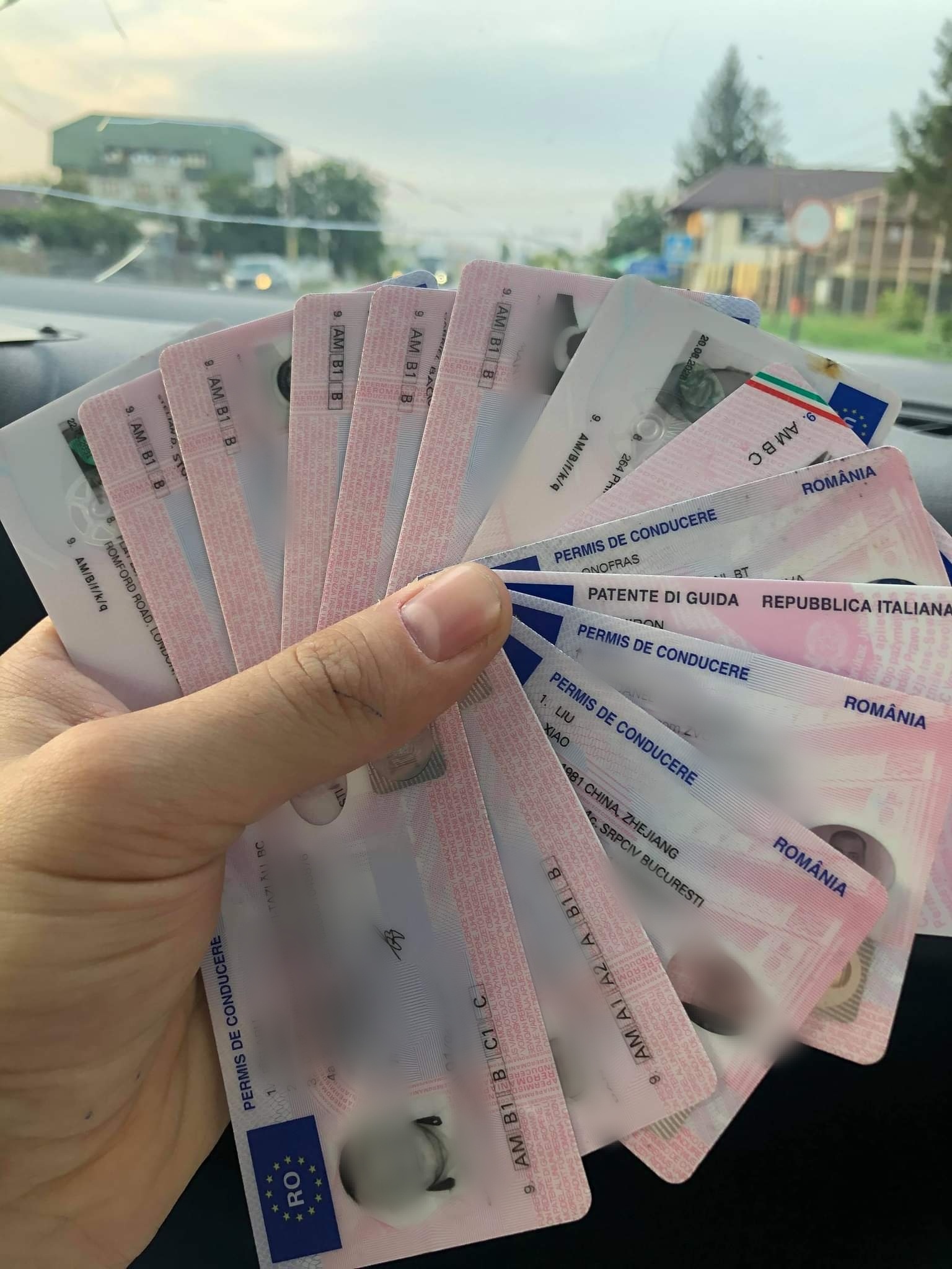 Opt permise suspendate și șapte certificate reținute de polițiști