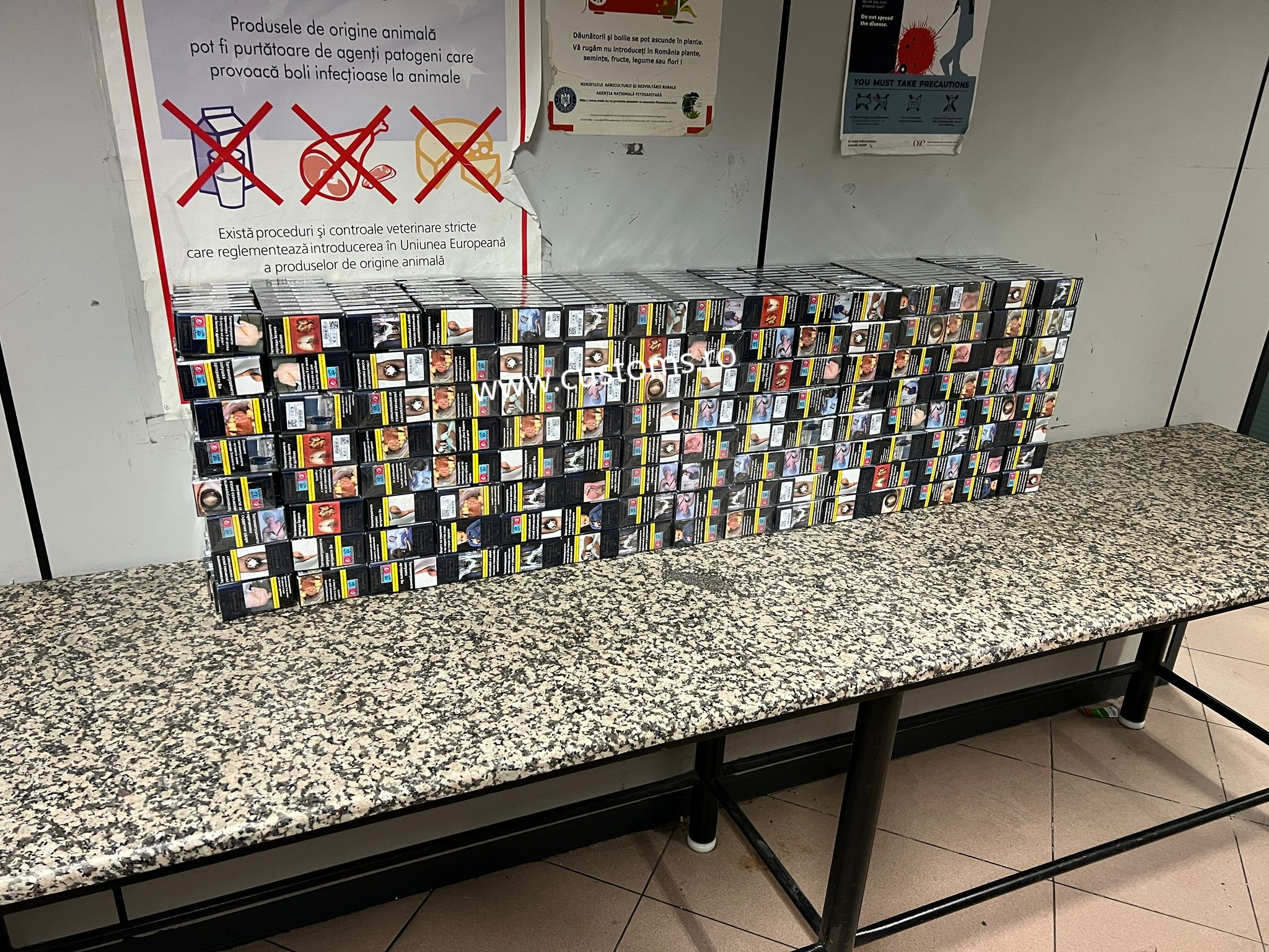 FOTO. Jucării și țigarete în valoare de 2.091.000 lei, reținute de inspectorii vamali