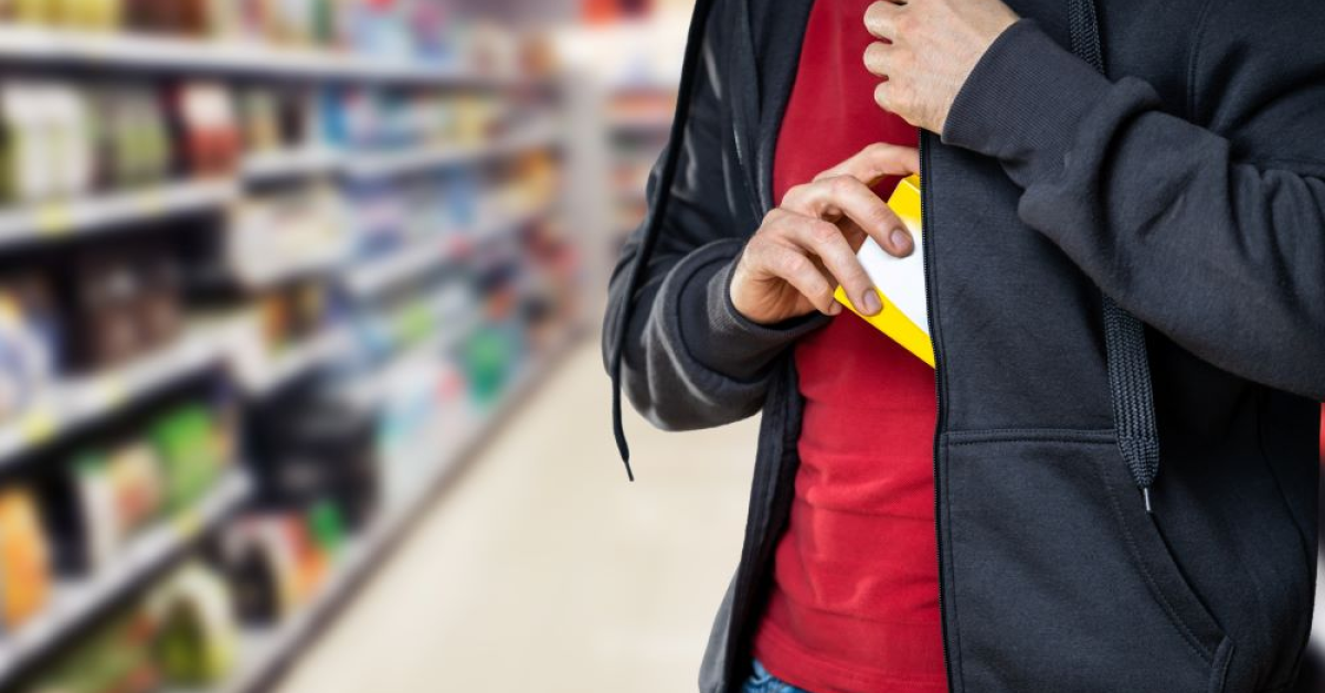 Bărbat, identificat și cercetat de către polițiști pentru furt dintr-un magazin de cosmetice