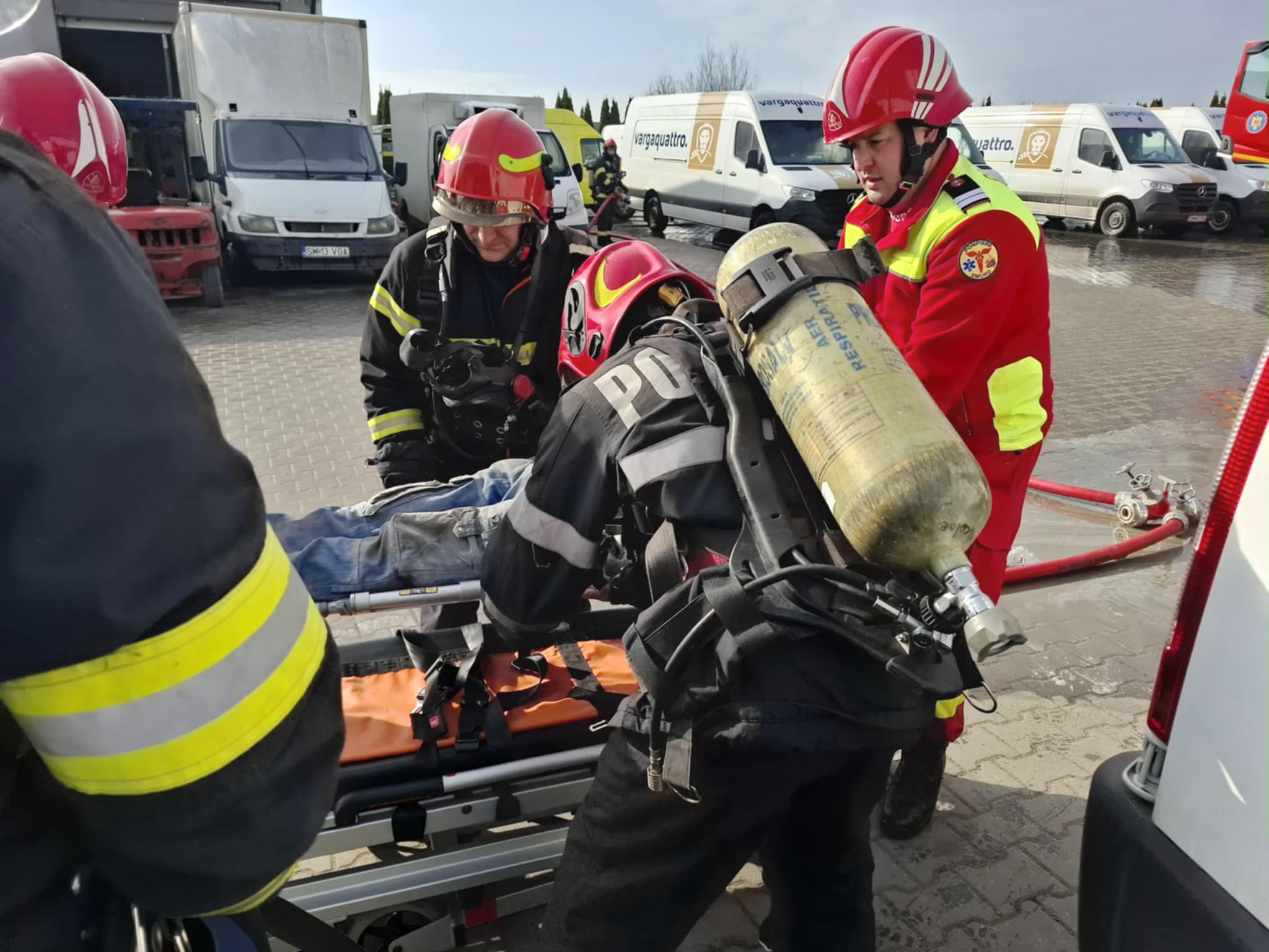 Pompierii sătmăreni au executat exerciții complexe pentru protecția civilă