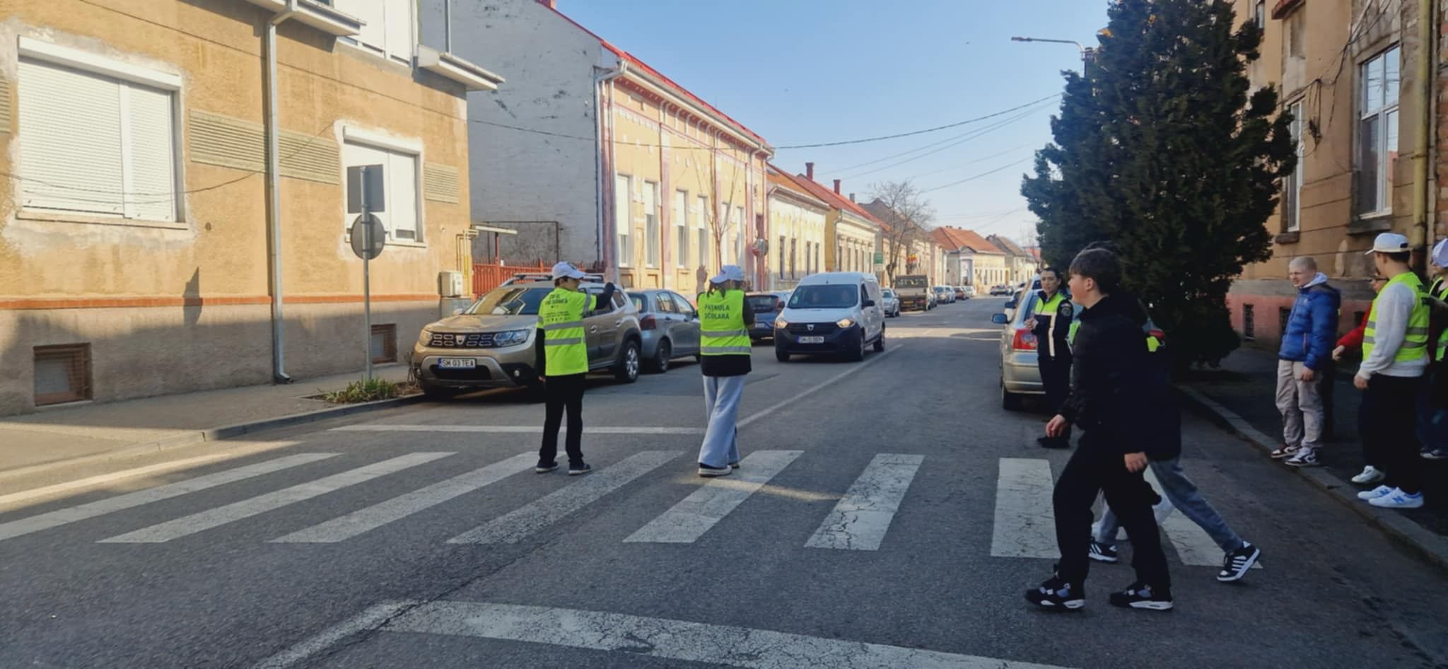 FOTO. ACTIVITĂŢI DE EDUCAȚIE RUTIERĂ DESFĂŞURATE DE POLIŢIŞTII SĂTMĂRENI