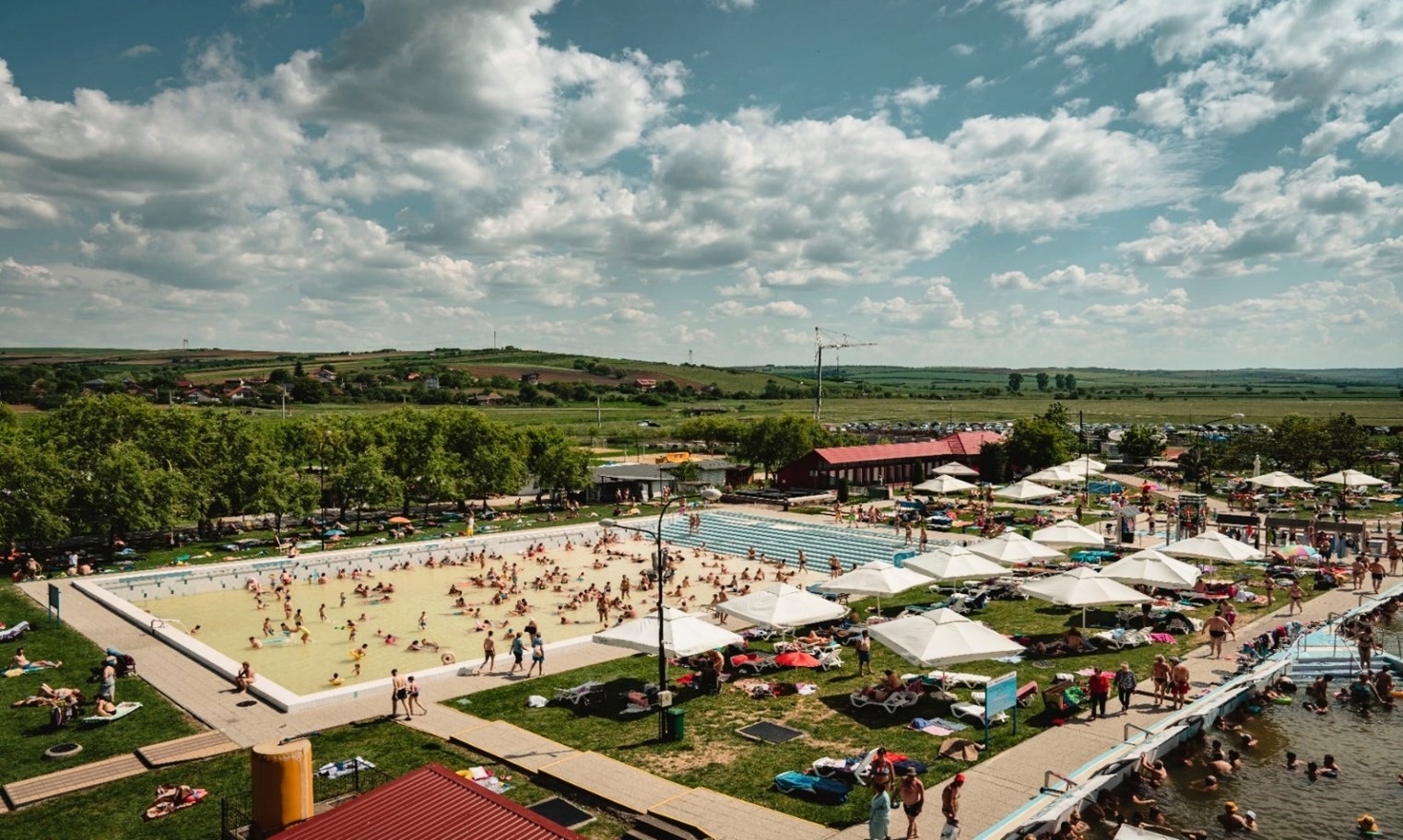 MOBILIZARE!! SĂTMĂRENII VOTEAZĂ!!! Stațiunea Turistică Tășnad – finalistă în competiția „Destinația Anului 2025”!