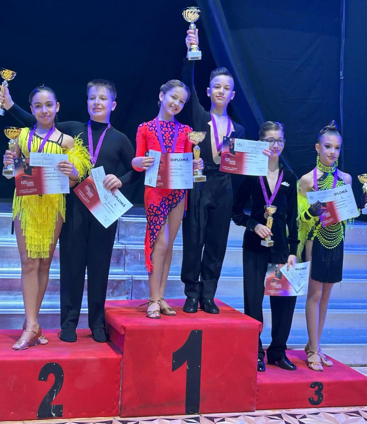 Darius și Amina Iepure, campioni ai dansului sportiv pentru Royal Dance Club Satu Mare!
