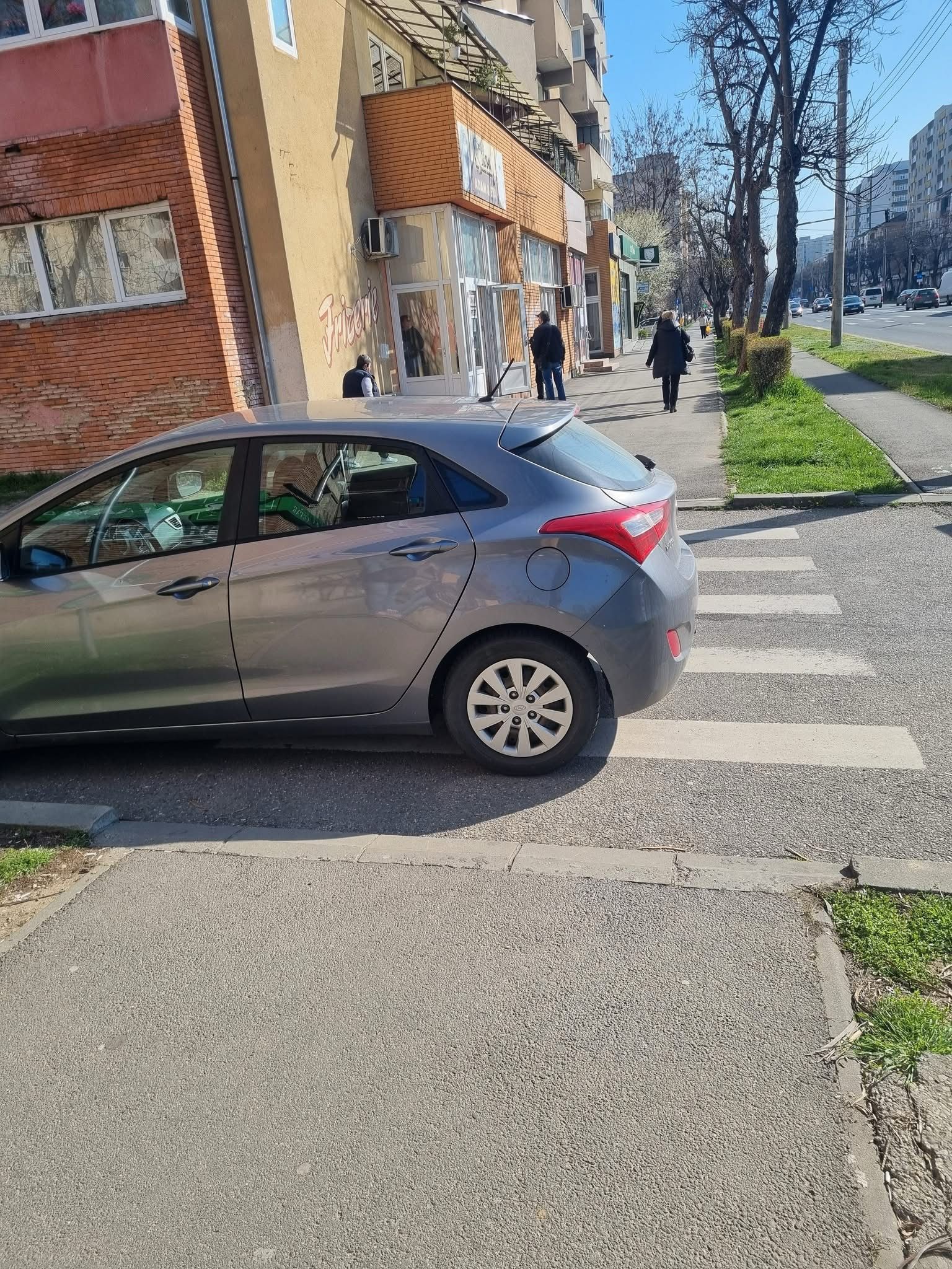 Iar? Campionii parcărilor dau din nou lovitura!