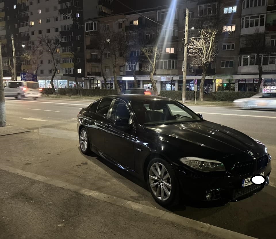 Handicap dublu: nu poate parca decât pe două locuri!