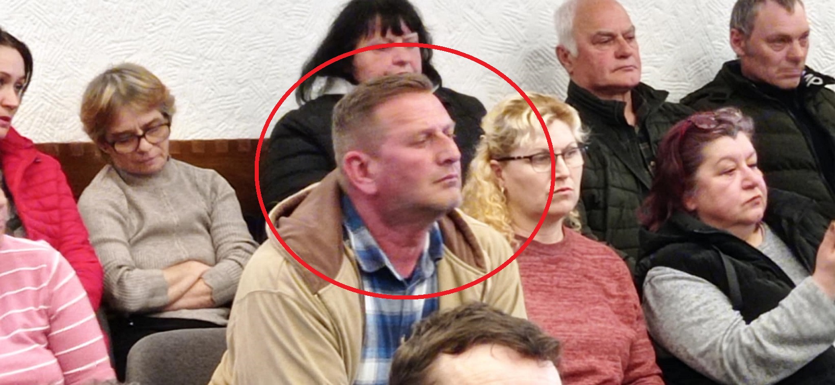 Protestatarul smardoi din Sânmiclăuș și agitatoarea de profesie