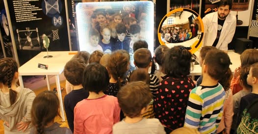 Descoperă știința într-un mod interactiv și distractiv! Vino în „Laboratorul Curiozității”! Expoziție interactivă de știință pentru elevi