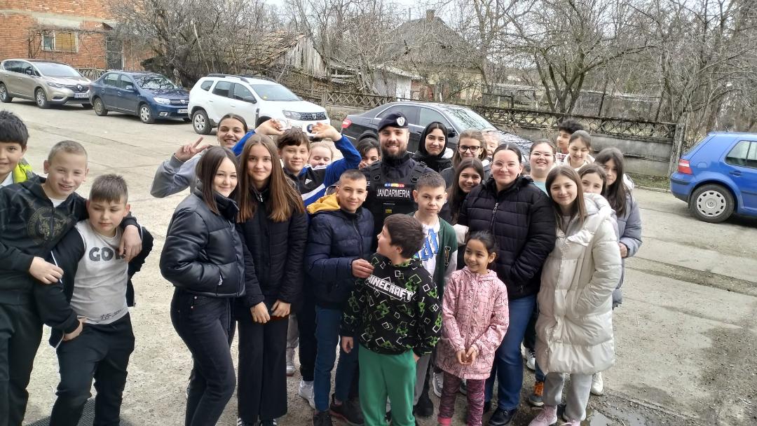 „Misiunea Jandarmilor: Siguranța Copiilor!”