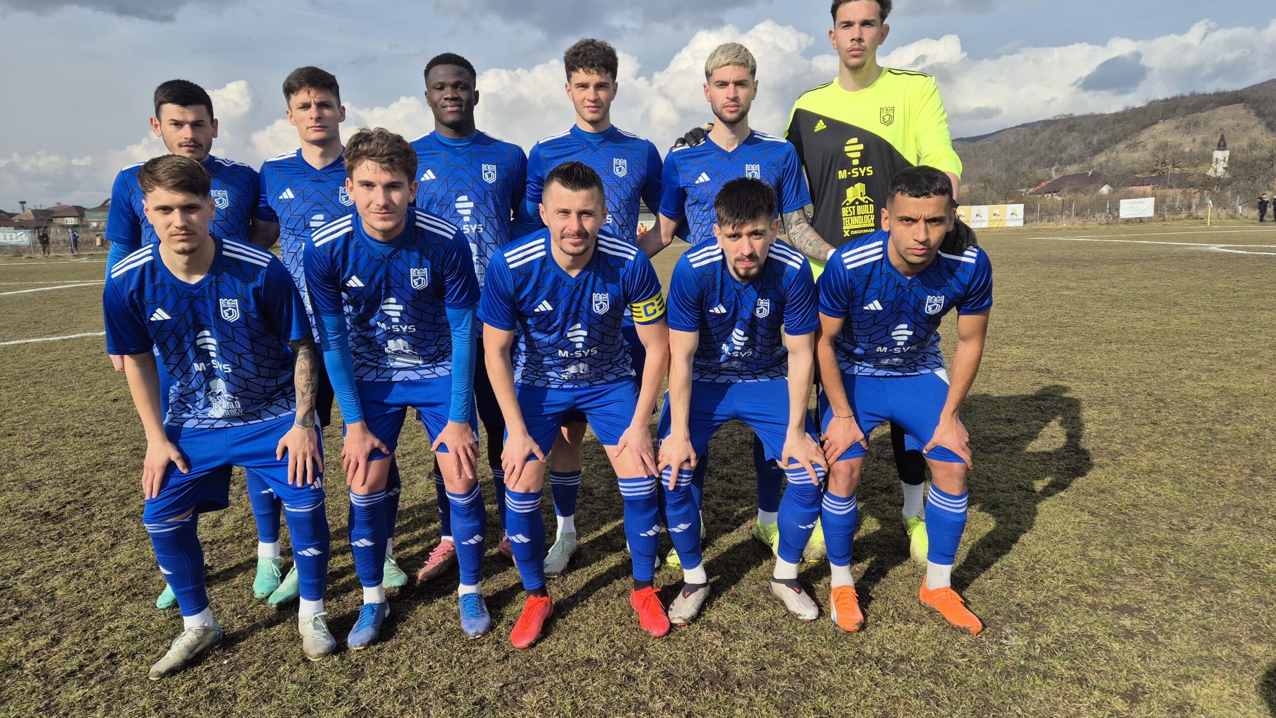 Primul obiectiv îndeplinit: trei puncte pe terenul greu al Vulturului!