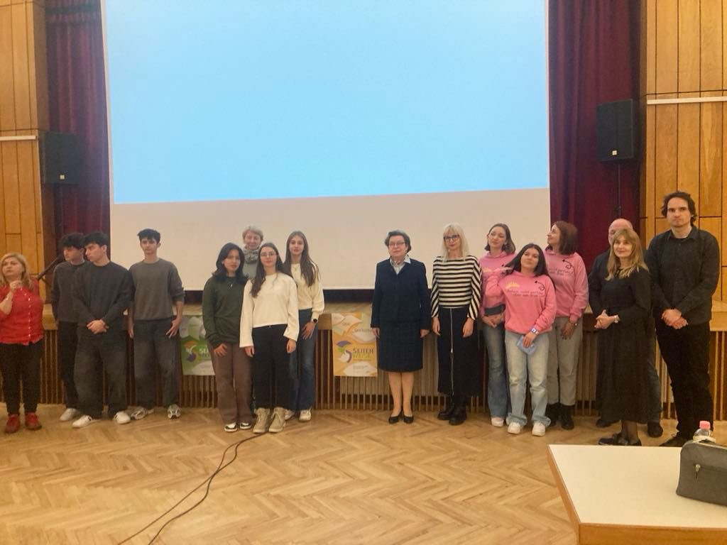 FOTO. Echipa Colegiului Național "Mihai Eminescu" pe podiumul Concursului Național de Lectură "Seitenweise"