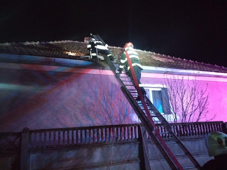 INTERVENȚII. Opt incendii, un accident și peste 50 de persoane asistate medical. Intervenții ale pompierilor sătmăreni în week-end