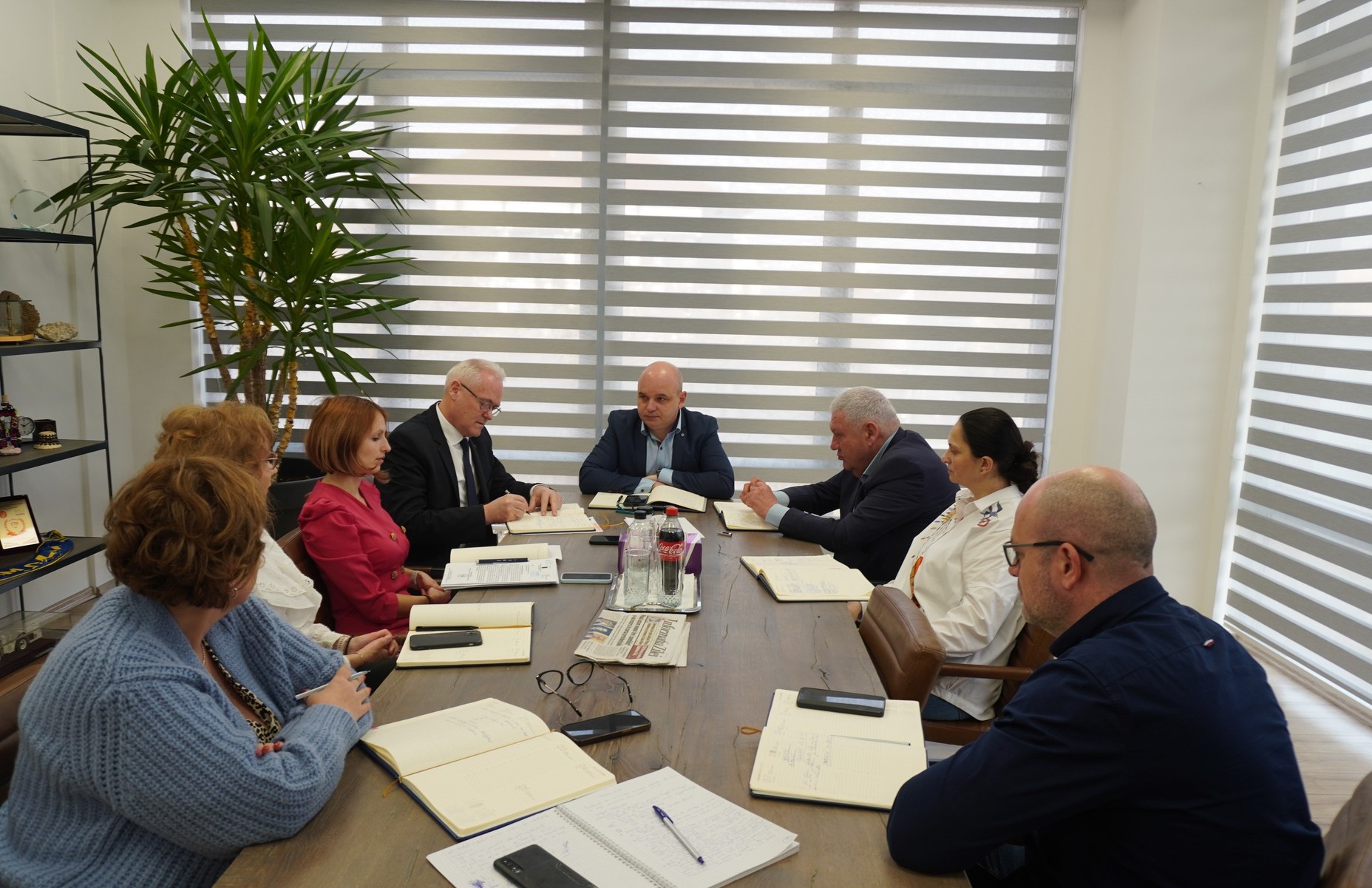 ȘEDINȚĂ LA PREFECTURĂ Prefectul Altfatter Tamás și subprefecții stabilesc direcții pentru această săptămână